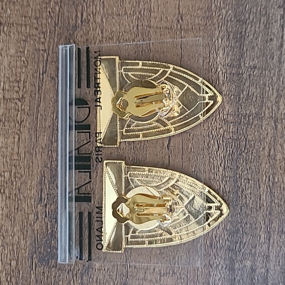 VINTAGE Golden Shield Clip Earrings - Picture 2 of 2